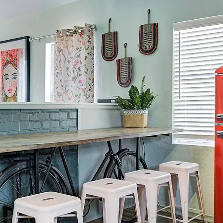 Snuggle Inn - Satisfy Your Wanderlust In Central Nw Okc